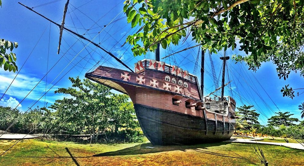Réplica de caravela no Marco do Descobrimento